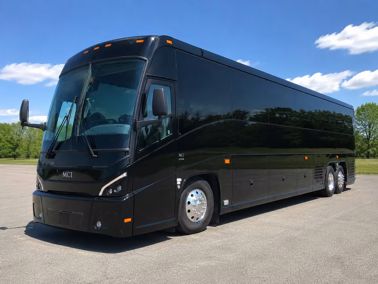 compare minibuses and charter buses for abq biopark field trips